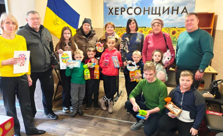 Хмельниччина підтримує херсонців: гуманітарний офіс “Вільні разом” допомагає переселенцям