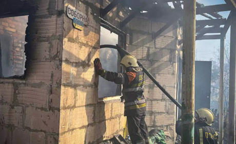 У Фастові вогнеборці ліквідували пожежу в двоповерховому житловому будинку