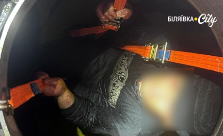 Занурений по груди в олію: житель Одещини сховався у цистерні з олією, щоб виїхати до Молдови