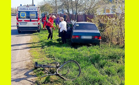 Аварія на Кагарличчині: зіткнулися велосипед та автомобіль. Є постраждалі
