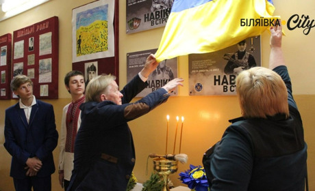 У Мирненському ліцеї відкрили меморіальну дошку Герою та учню школи Ігорю Долованюку
