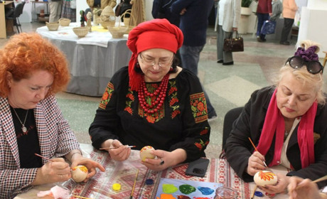 У культурному хабі "Вугледар-Волноваха" вчилися петриківському розпису
