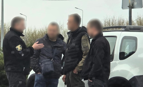 Житель Полтавщини та киянин 20 тисяч доларів запропонували військовозобов’язаному виїхати закордон