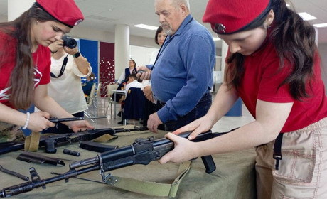 Дітей з Бердянська відправили до Ростову набиратись військового досвіду