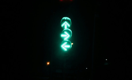 Зміни з 1 травня: нові тарифи, субсидії та смарагдові світлофори