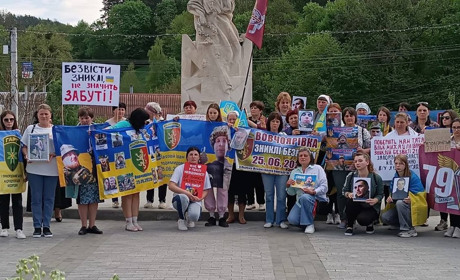 У Кременці пройшла мирна акція на підтримку безвісти зниклих та полонених захисників України
