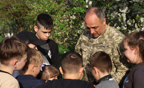 Пасхальний ярмарок і планшет для авіації: ініціативи юних волонтерів Старокостянтинова