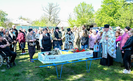 Понад усе любив Україну та цінував бойове братерство: у Переселенні попрощалися з Андрієм Демиденком