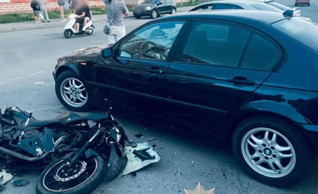 ДТП у Ржищеві: неповнолітній мотоцикліст врізався в BMW, є травмований