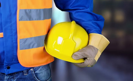 До Всесвітнього дня охорони праці діти з Волновахи створювали мотиваційні плакати