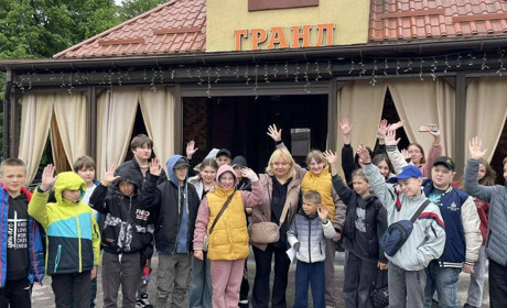 Дитина позбавлена батьківського піклування з Волноваської громади буде відпочивати на Закарпатті