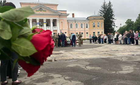 Первомайськ попрощався з солдатом Сергієм Ласовецьким