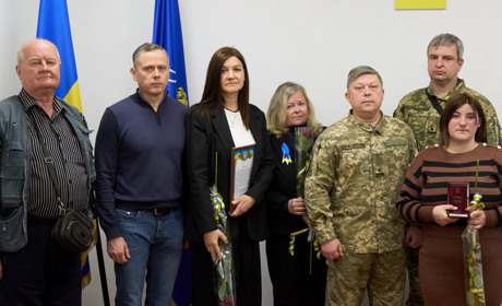 У Нікополі посмертно нагородили захисників державними відзнаками