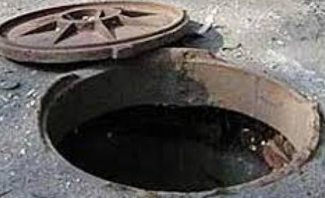 Дитина впала у відкритий люк у Мелітополі. Окупанти шукають винних