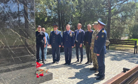 Рашисти відкрили памʼятник загиблим у війні на території катівні в окупованому Бердянську