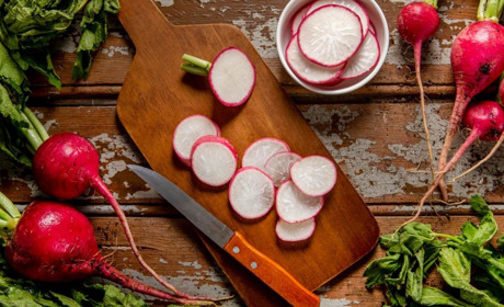 Редиска — не лише для салату: 4 ідеї, які здивують — від закуски до трендового хіта