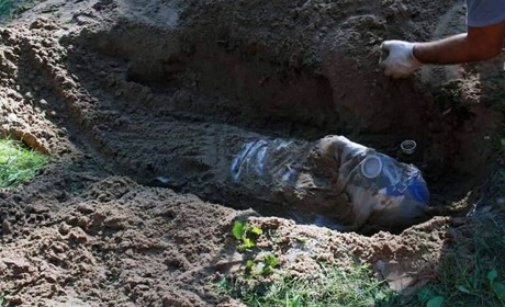 Живцем закопали односельчанина: двоє чоловіків отримали 12 років за вбивство