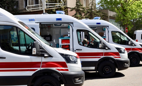 Миколаївщина отримала три сучасні автомобілі екстреної допомоги від благодійників