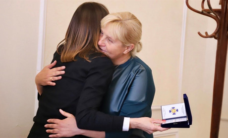 Мама, яка виховала Героя: Людмилі Свінціцькій вручили почесну відзнаку