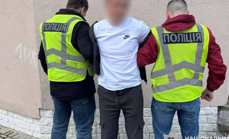 14 тисяч доларів за відстрочку: правоохоронці затримали жителя Кременеччини