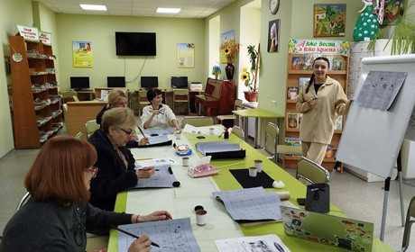 «Коли серце спокійне — рука впевнено веде пензель». Волновасців навчали китайській каліграфії