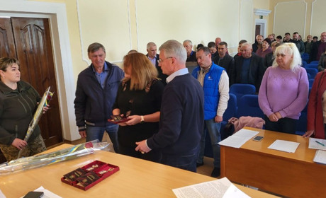 У Гадячі вшанували полеглих захисників і вручили державну нагороду військовому ЗСУ