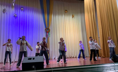 У вишиванці — душа народу: концерт у Сатанівській громаді зібрав кошти для ЗСУ