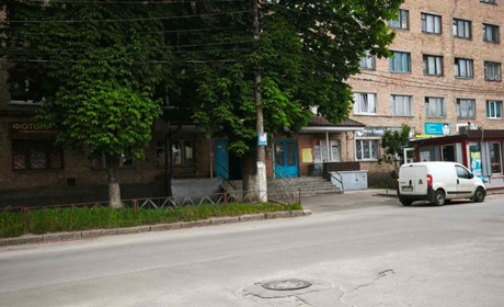 Заручники ситуації: мешканцям гуртожитку у Фастові вимкнули світло