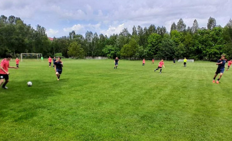 Футболісти ДЮКФП Звягель Ю-14 впевнено перемогли команду ДЮСШ Попільня