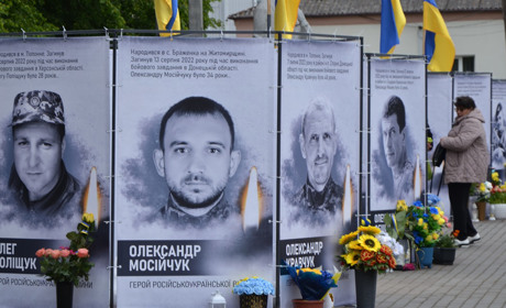 У Полонному відкрили оновлену інсталяцію пам’яті загиблих військових