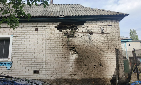 Менська громада знову зазнала обстрілів: уламки ракети пошкодили житловий будинок