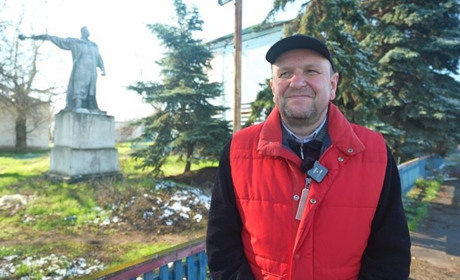 Успенівка - прифронтова земля, де з неба падає залізо, а люди продовжують сіяти зерно