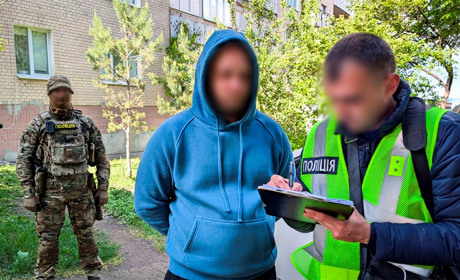 Прикидалися супроводжуючими хворих: поліцейські Хмельниччини викрили схему незаконного виїзду