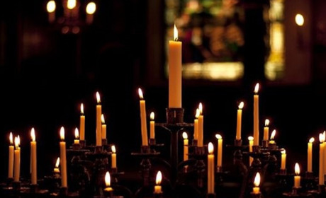 Чи можна ставити свічку за упокій, якщо людина зникла безвісти: відповідь священика