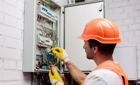 Планові відключення електроенергії у Жовтих Водах: дати й адреси