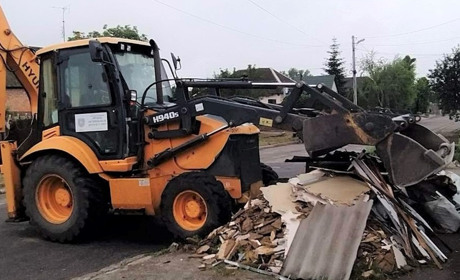 Нікополь відновлюється попри обстріли: комунальники працюють без вихідних
