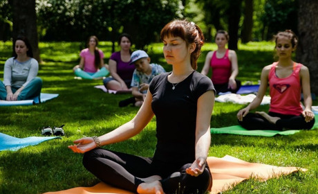 Молодіжна рада Південного запрошує на ранкову йогу під відкритим небом