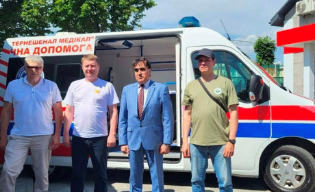 Авангардівська амбулаторія отримала "швидку": допомога благодійного фонду