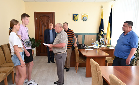 Учні Кагарлицького ліцею №3 зібрали 176 тисяч гривень на авто для ЗСУ: волонтерство триває