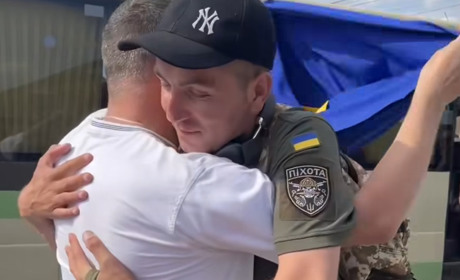 У Кременець повернувся військовий після російського полону