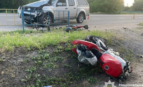 На Золотоніщині водій пікапа не пропустив мотоцикліста — останній отримав травми в ДТП