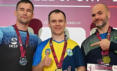 Євген Нескреба з Волновахи здобув три золоті медалі на чемпіонаті світу з гирьового спорту
