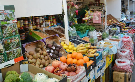 Продуктовий репортаж із базару: як червень смакує літніми цінами?
