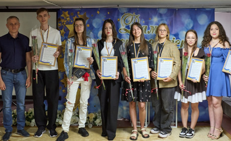«Золота надія» Нікополя: випускників-відмінників міста відзначили за успіхи в навчанні