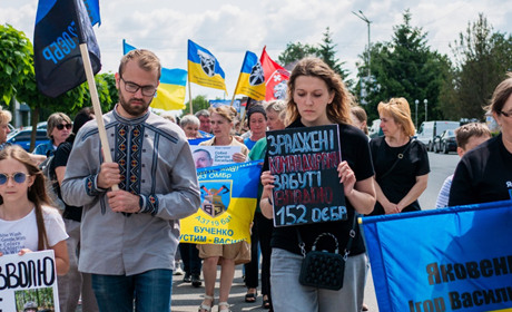 Мирна хода у Полонному об’єднала родини зниклих військових