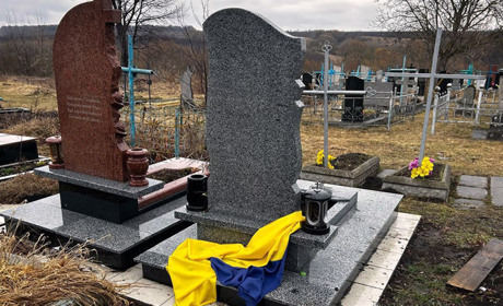 На Хмельниччині підліток понівечив могилу військового