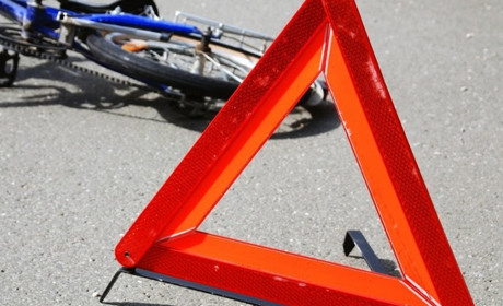 У Корюківці під колеса автомобіля потрапила 81-річна велосипедистка. Що відомо про цю ДТП