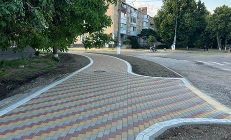Коло на перехресті «Батура» в Переяславі депутати не погодили, але нові тротуари там будують