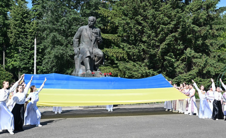 Святковий мітинг до Дня Конституції України