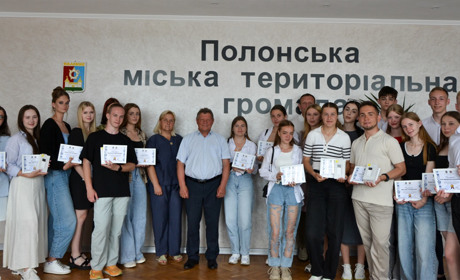 Полонські випускники отримали подяки від мера